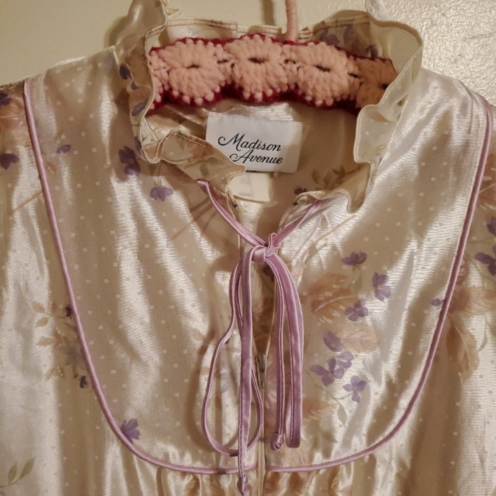 Vintage Floral Robe - Picture 2 of 8